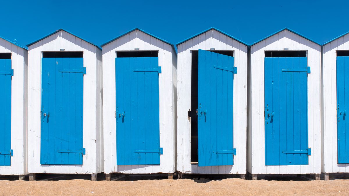A row of beach huts with individual doors — choosing the right grounded source for each query